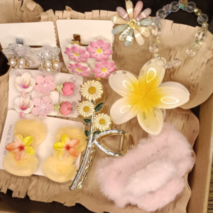Your paragraph text (6) Floral Hair Accessories Gift Hamper for Women – Daisy Claw Clip, Pearl Bow Clips, Fluffy Scrunchie & Flower Hairpins | Gift Box India